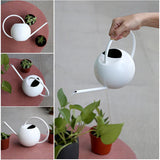 arrosoir blanc en metal