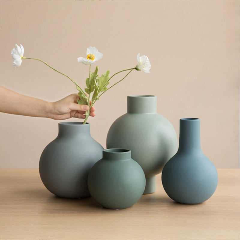 Modern Vase in ceramic