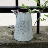 carafe vintage en metal