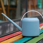 Arrosoir Plastique Design | L'arroseur arrosé