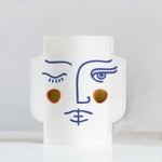 cache vase visage