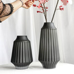 vase dépoli noir